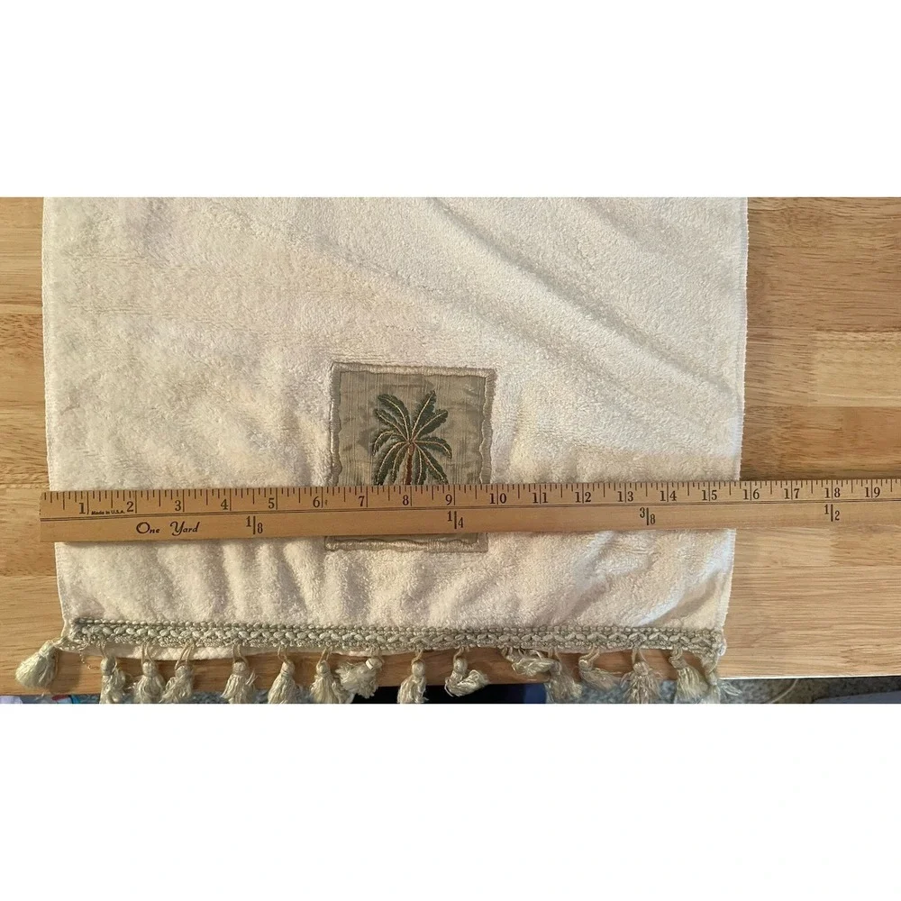 AVANTI BANANA PALM TREES CREAM TROPICAL EMBROIDERED (1) HAND‎ TOWEL TASSELS
